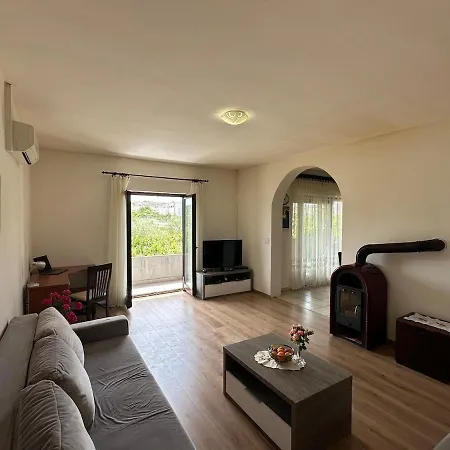 Beachfront Olive Retreat - Your Escape To Peace بيت للعطل Ljubač