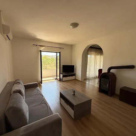 Beachfront Olive Retreat - Your Escape To Peace بيت للعطل Ljubač